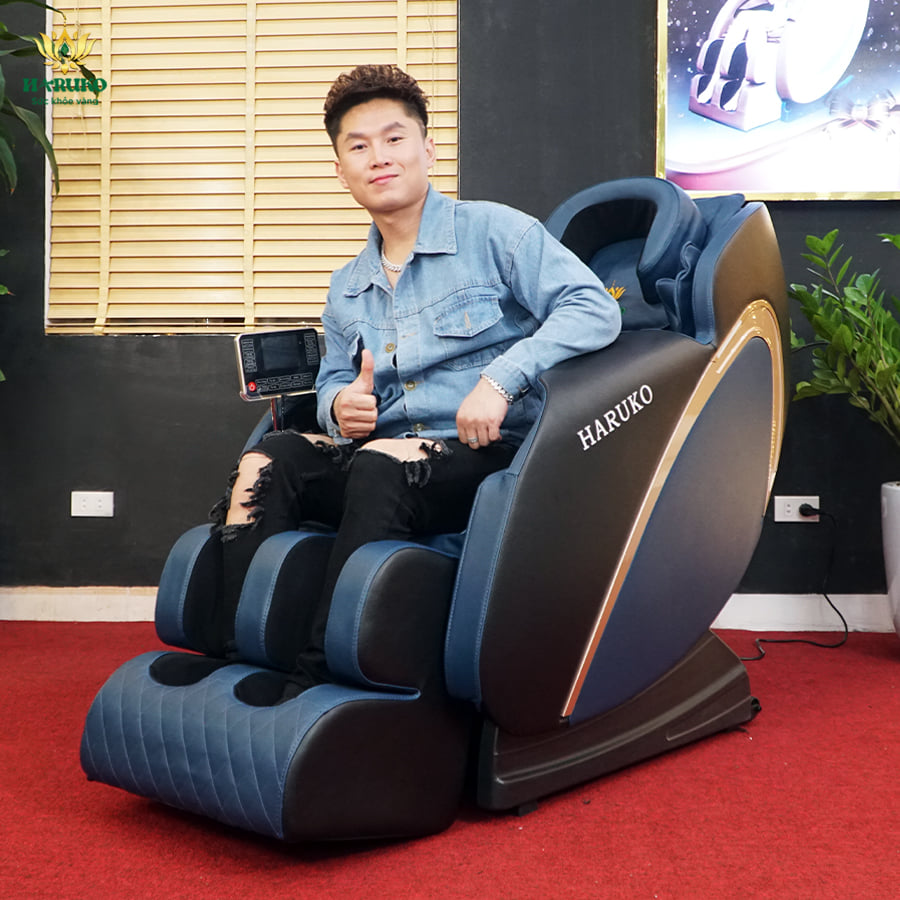 Ghế massage Haruko-A8 mới ra mắt đang thu hút được rất nhiều sự quan tâm từ khách hàng bởi thiết kế gọn gàng không kém phần sang trọng