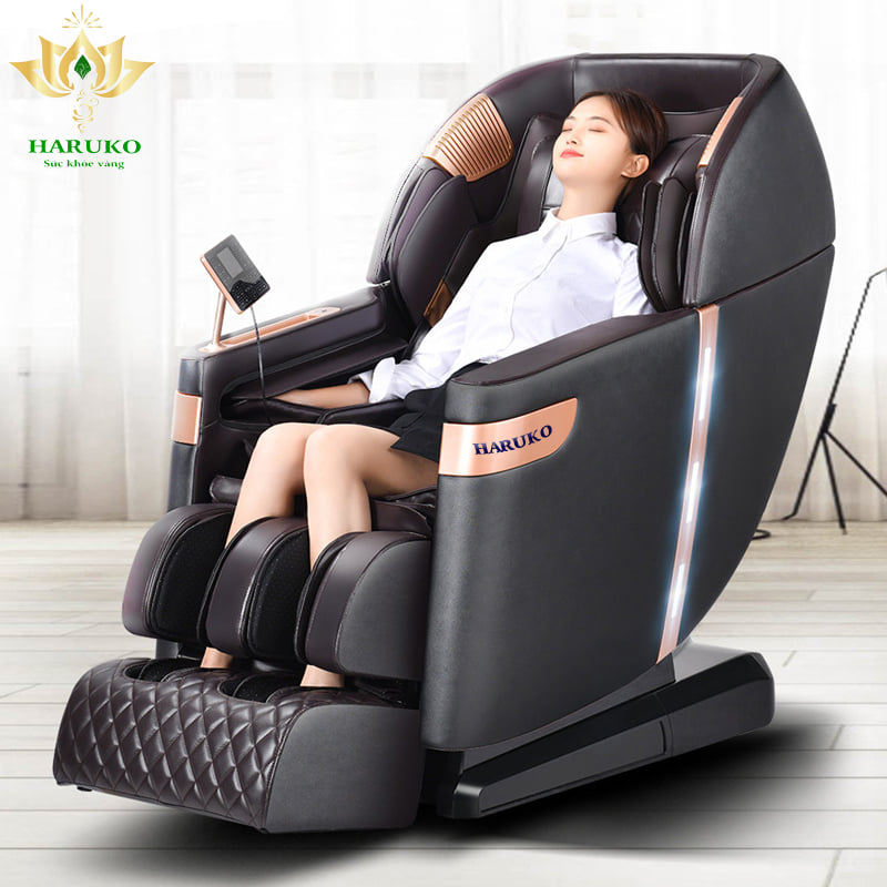 Nhân viên văn phòng thường bị đau lưng khi ngồi một tư thế trong thời gian dài cũng nên sử dụng ghế massage
