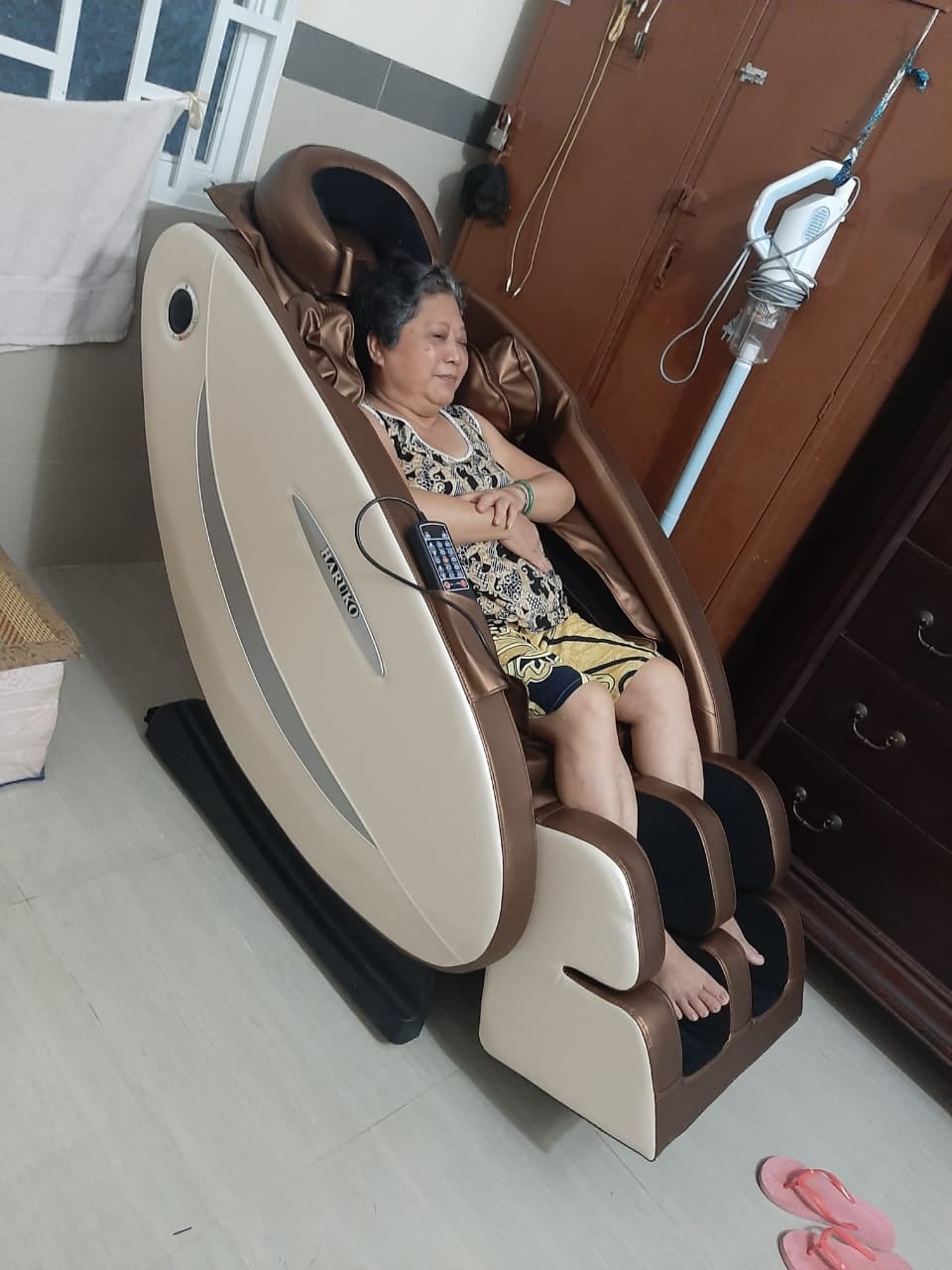 Ghế massage vật lý trị liệu luôn là sản phẩm được nhiều người dùng ưa chuộng vì những tác dụng đối với sức khỏe