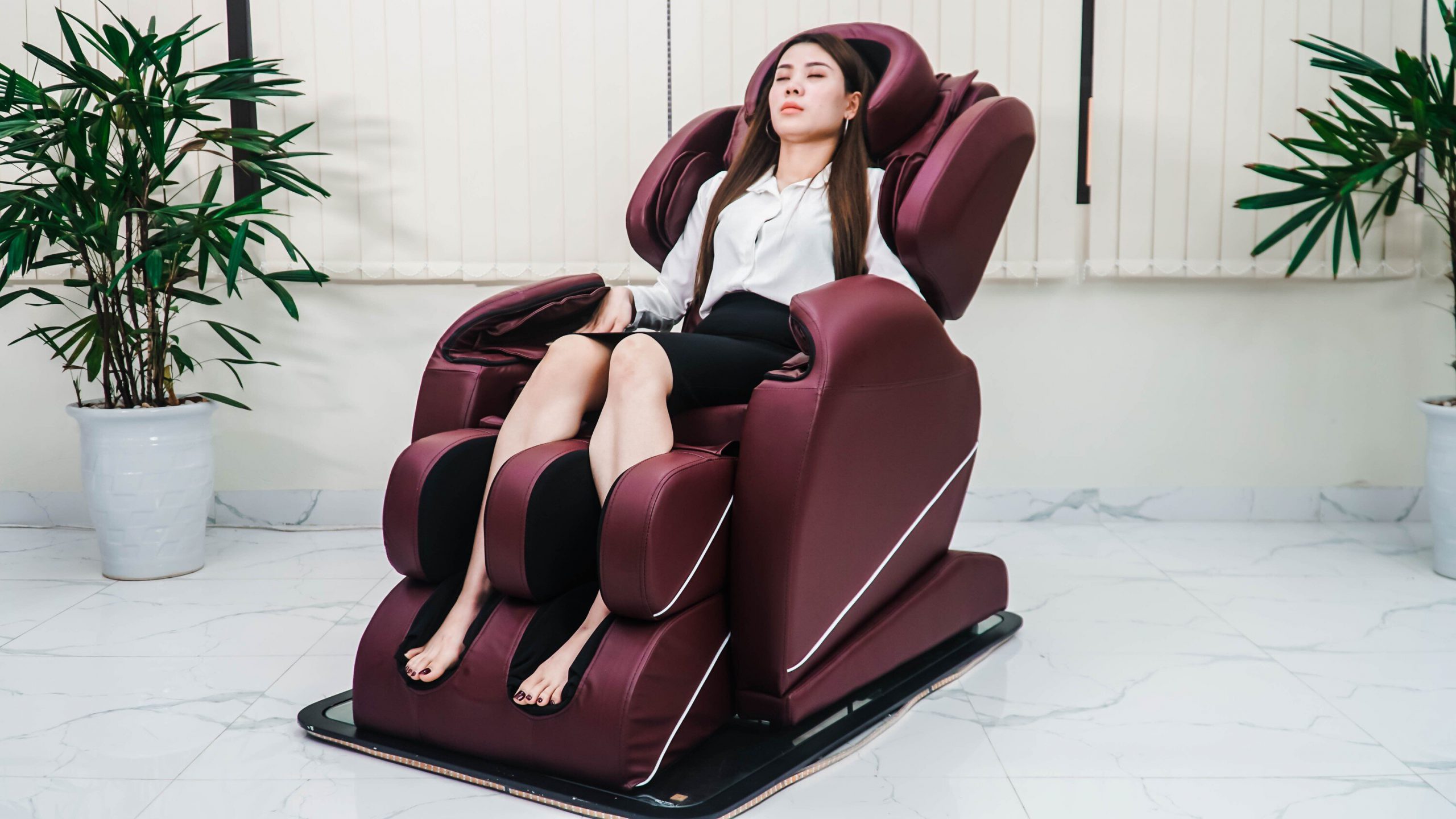 Ghế massage Trung Quốc sẽ có giá thành rẻ hơn rất nhiều