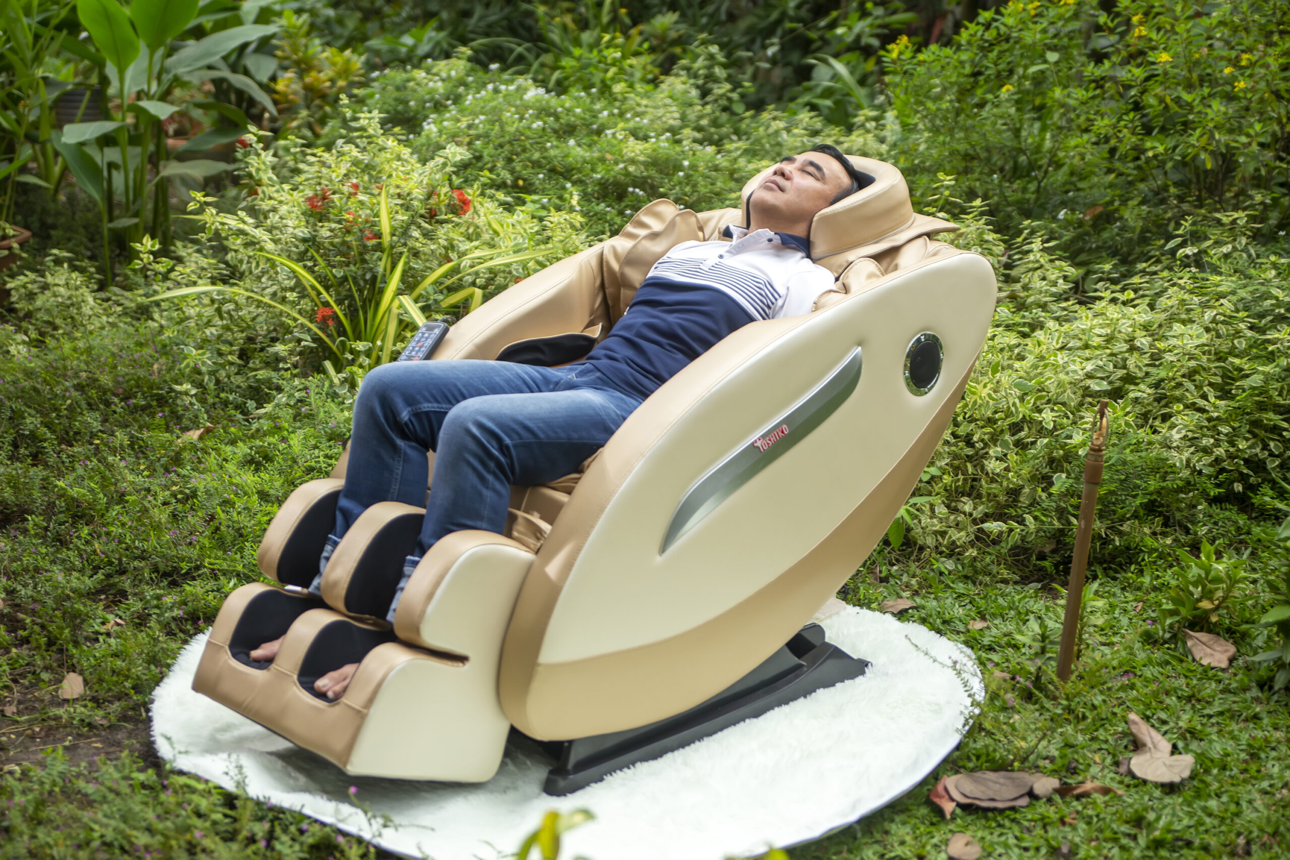 Khách hàng trải nghiệm ghế massage Akina tại Bạc Liêu đều để lại những đánh giá tích cực về sự thoải mái mà sản phẩm đem lại