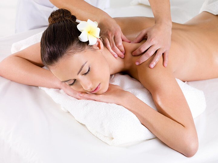 Massage truyền thống và ghế massage toàn thân có điểm chung là có nhiều ích lợi tuyệt vời dành cho sức khỏe.